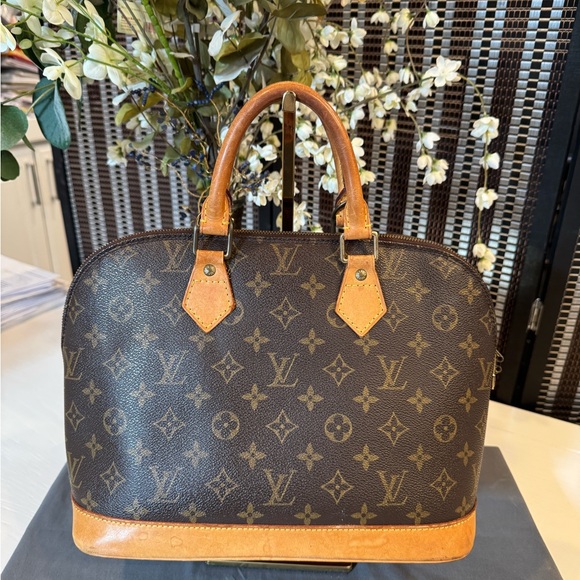 AUTHENTIC LOUIS VUITTON ALMA BAG
💕LOVE IT OR LEAVE IT💕JEBWA MYSTERY GAME - Picture 1 of 11
